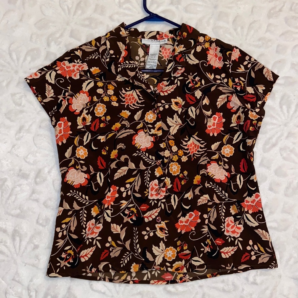 Sag Harbor Floral Button Up Collared Shirt🤎🌼